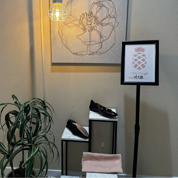 Gently used/no box: Stuart Weitzman size 9 leather loafer tassels & dust bag. - Picture 1 of 2